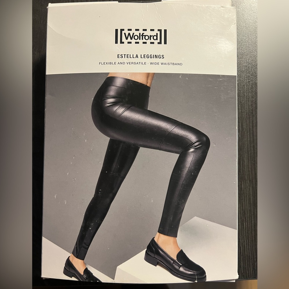 WOLFORD ESTELLA LEGGINGS - FAUX LEATHER
Dark Earth Green EU 36/ US 6